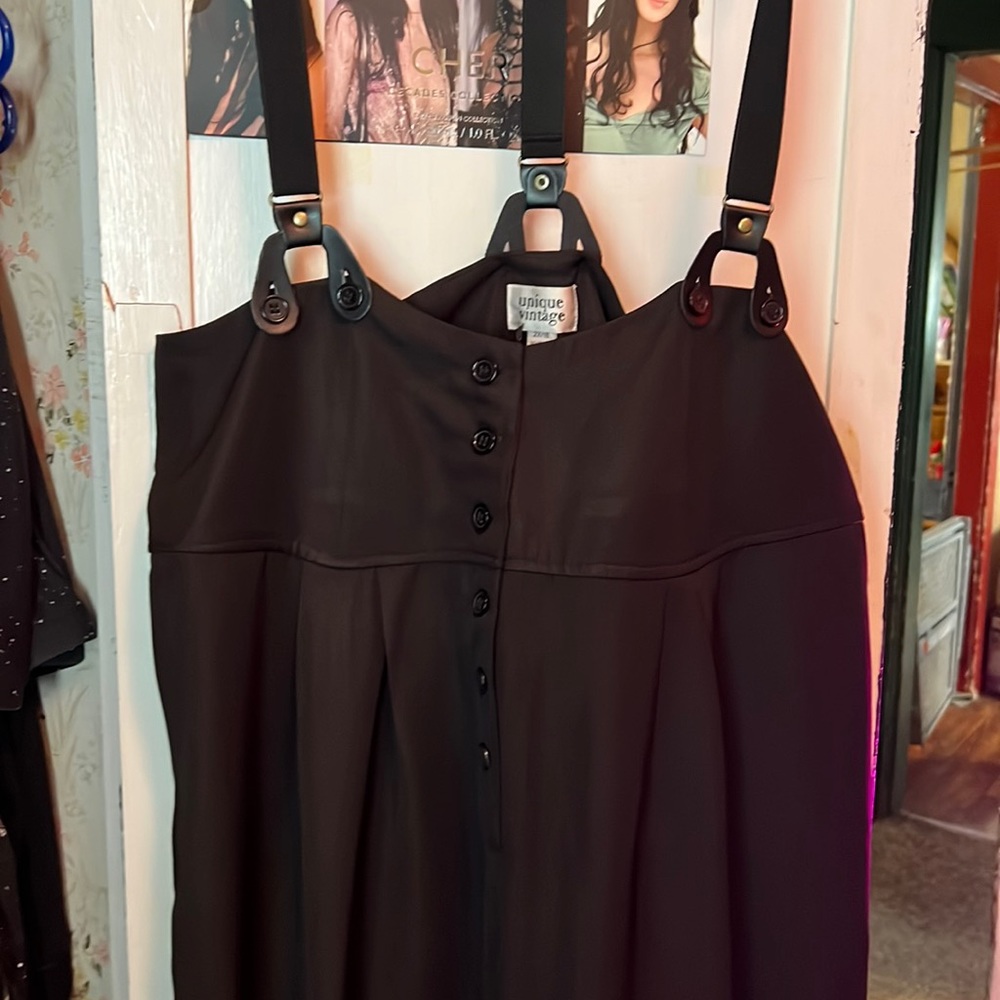 Unique Vintage Women’s Wide Leg, High Wasted Pants w/suspenders